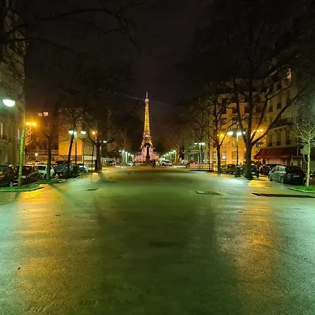Eiffel Tower & Invalides - Cosy Quiet