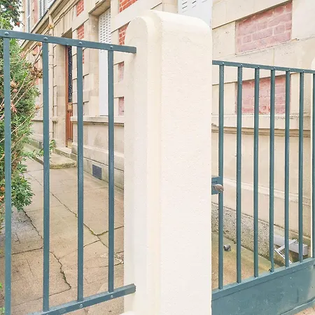 Eiffel Tower & Invalides - Cosy Quiet Apartment Paris